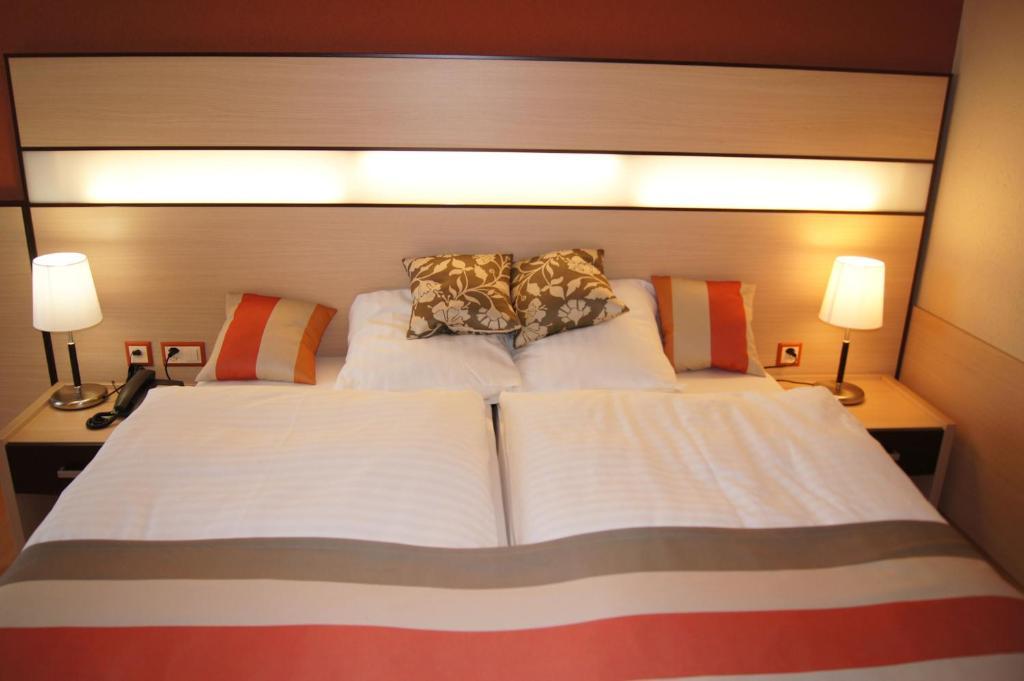 Hotel Lacotel Avenches Habitación foto